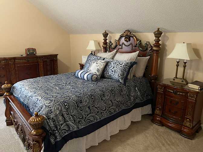 Lois James's room