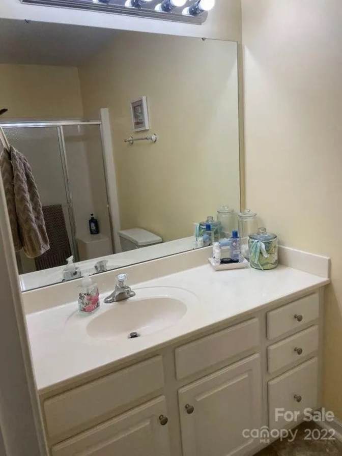 Alcove Rooms's room