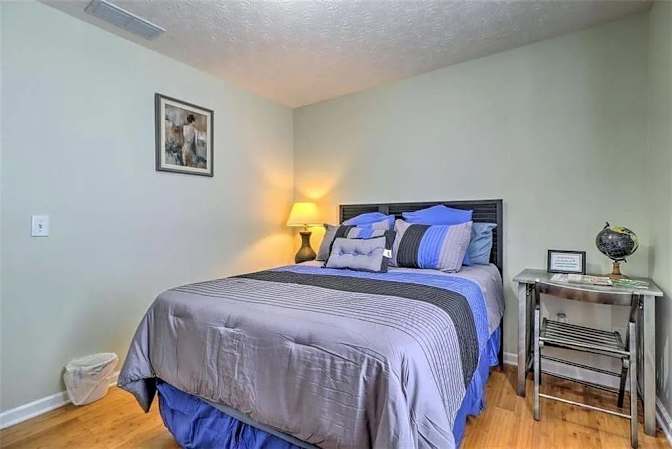 Alcove Rooms's room