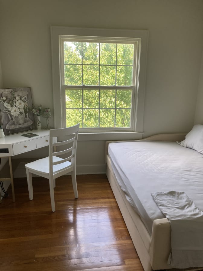 Avenue's room