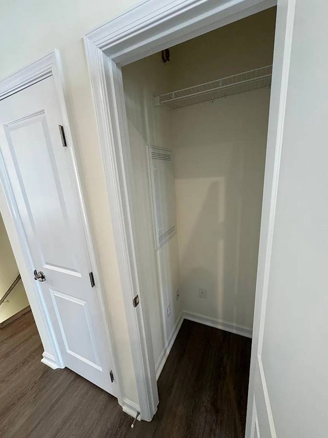 Alcove Rooms's room