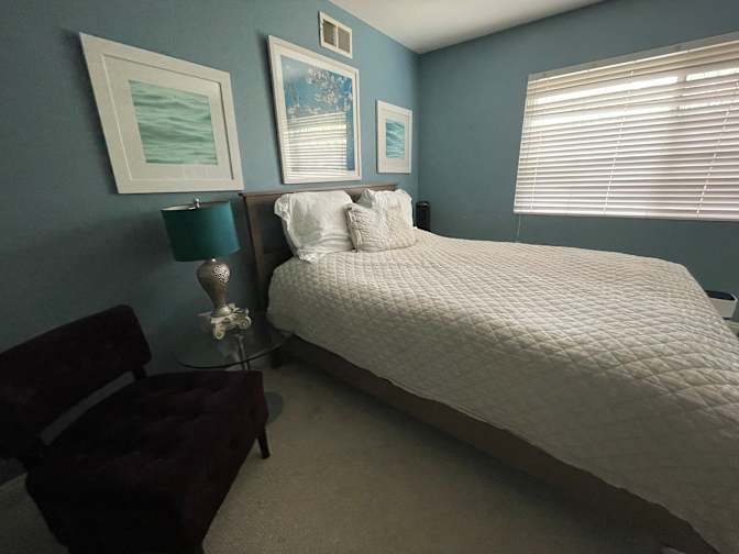 Dee's room
