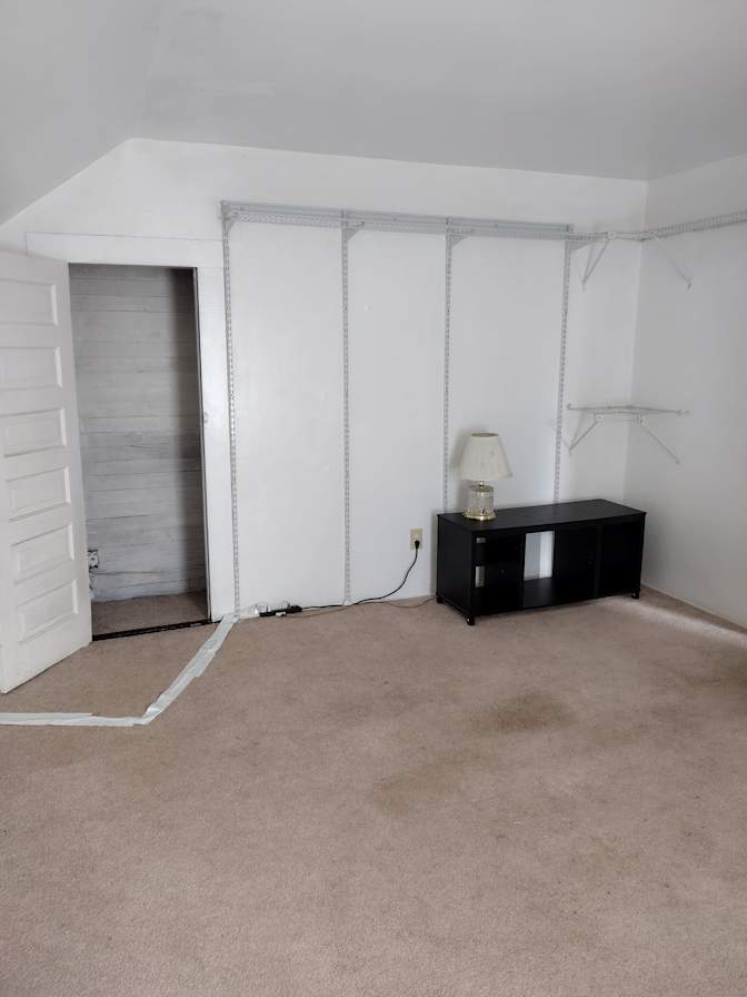 Pegs's room