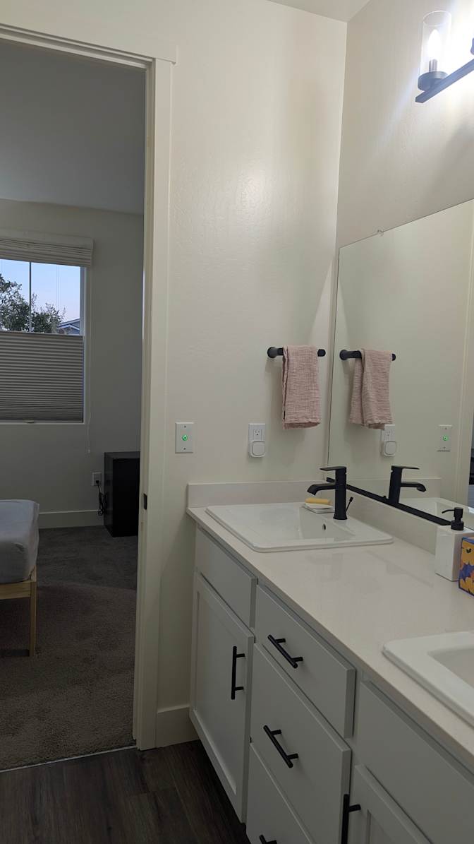 RICHARD A HUMPHREY's room