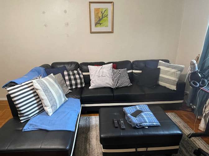 Luis's room
