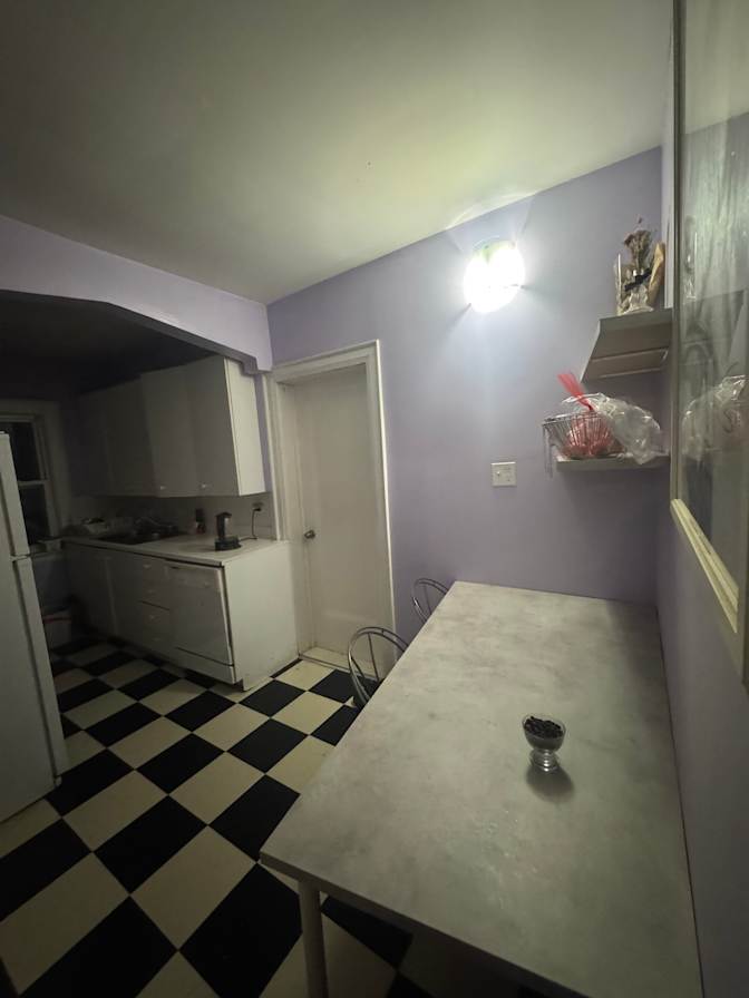 eddie's room