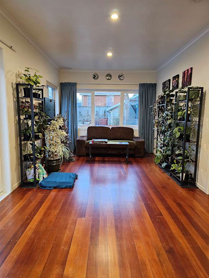 Nakeytta's room