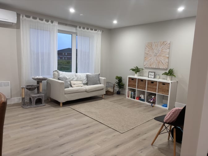 Chelsea Md Thompson's room