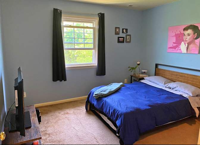 Luis's room