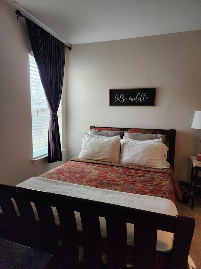 NICOLE's room