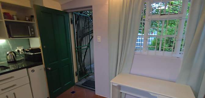 Green Point Tree House's room
