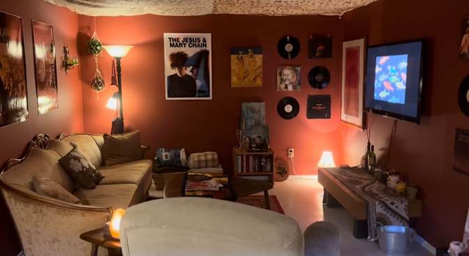 Chloë's room