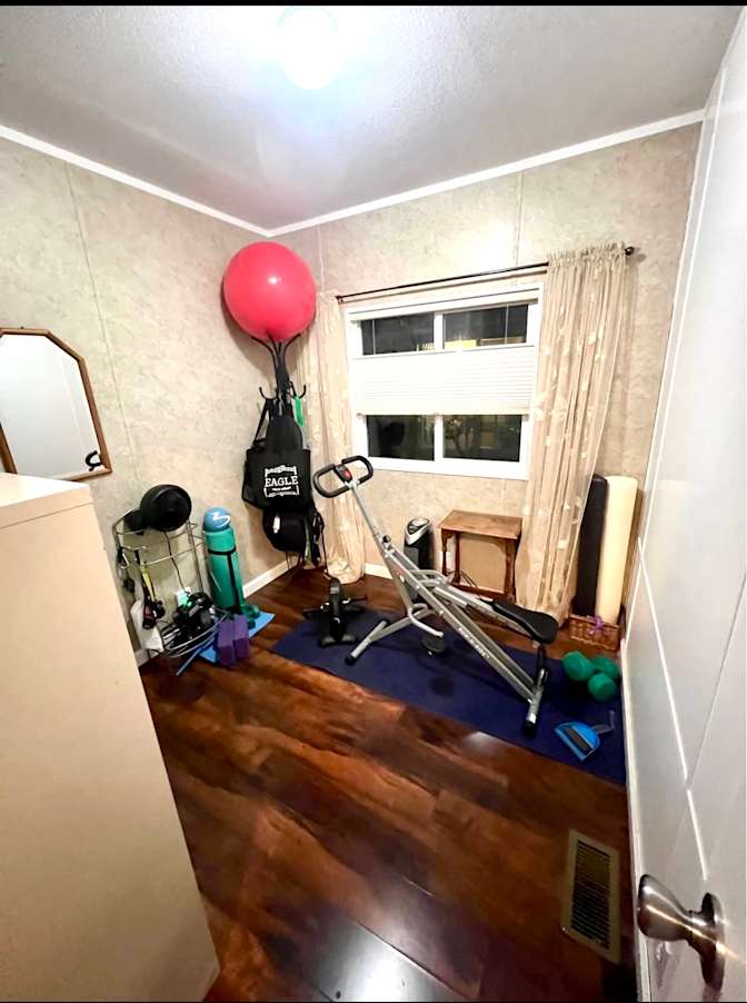 Lisa's room