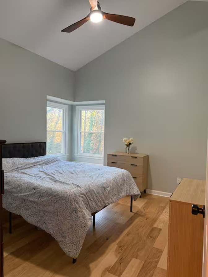 Alcove Rooms's room