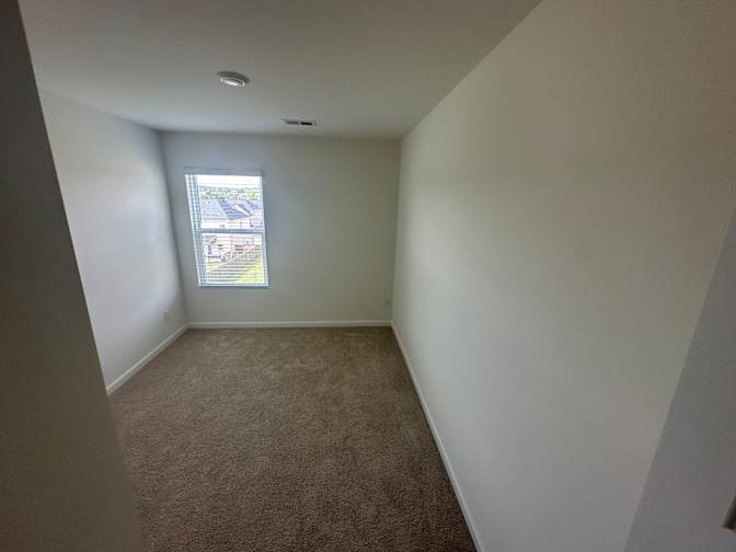 Naajhey's room