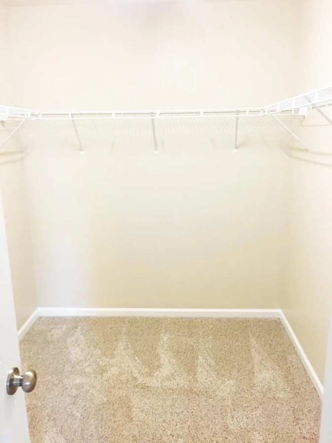 Alcove Rooms's room