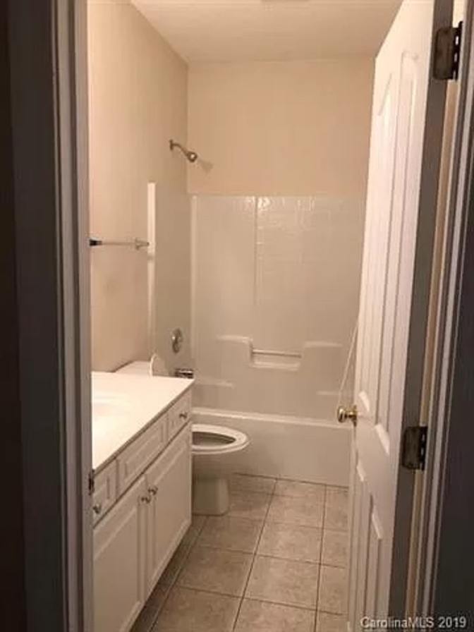Alcove Rooms's room
