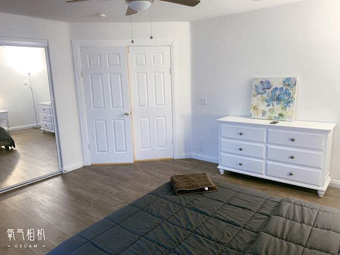 Feng's room