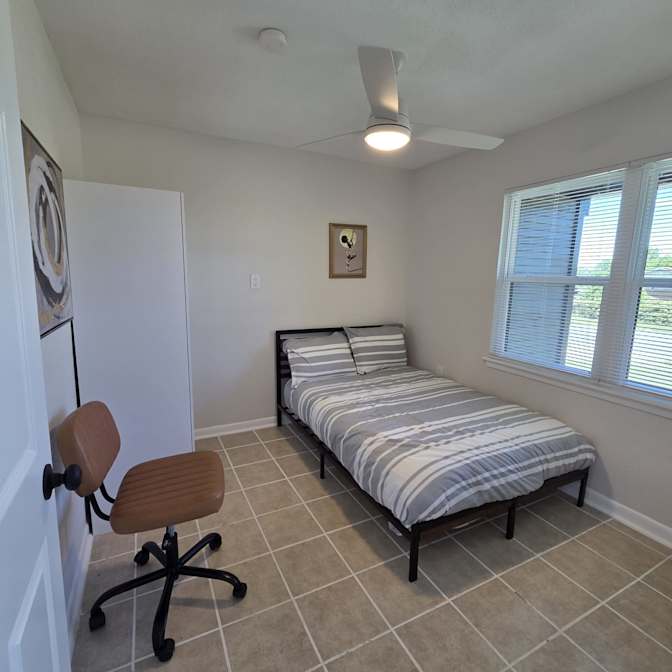 Gal's room