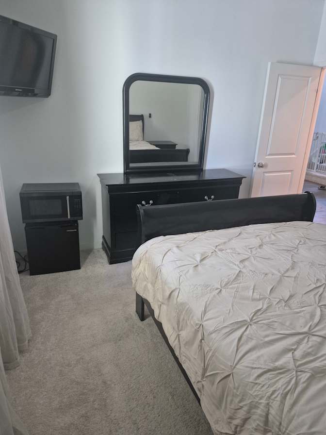 GLADYS's room
