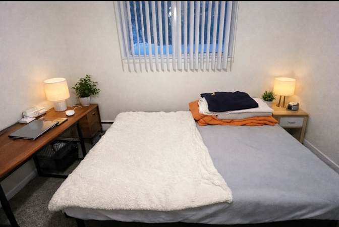 Wenyi Ye's room