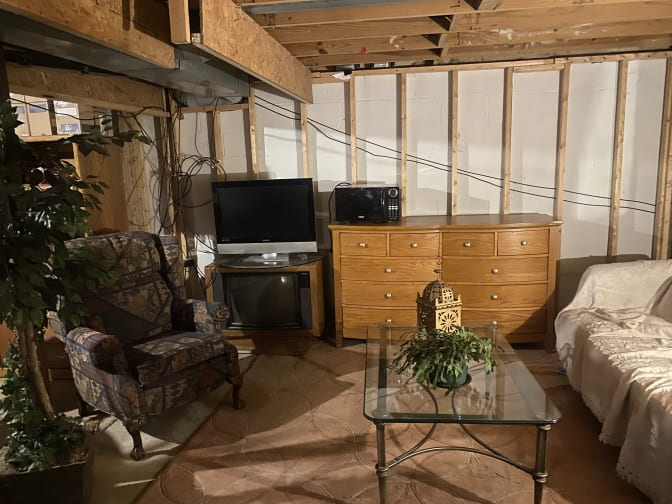 John V Mahan's room