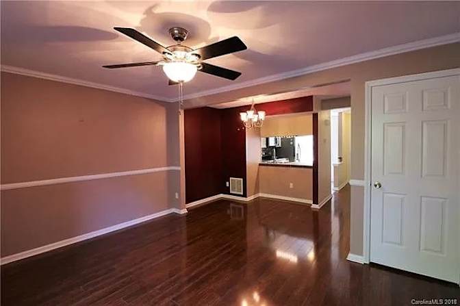 Alcove Rooms's room