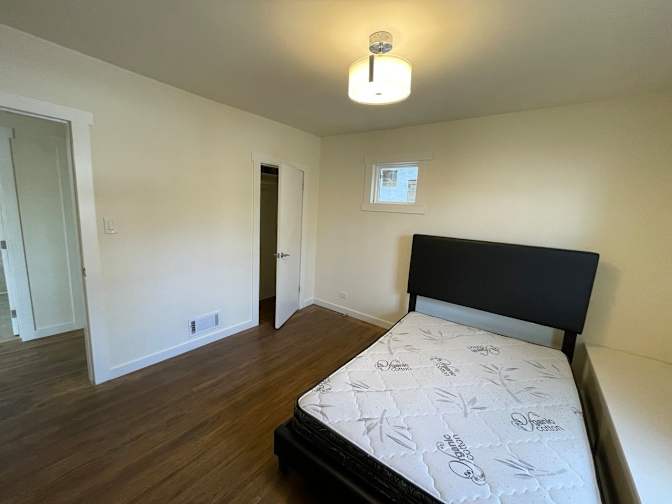Hamid's room