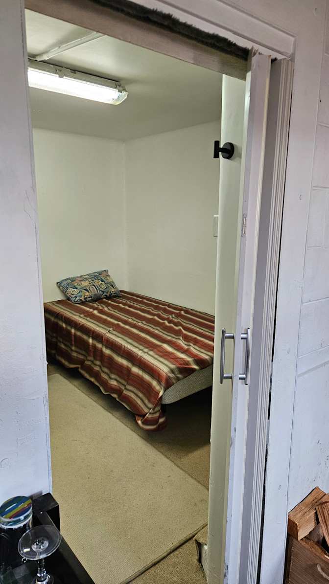 Riccard C Parsons's room