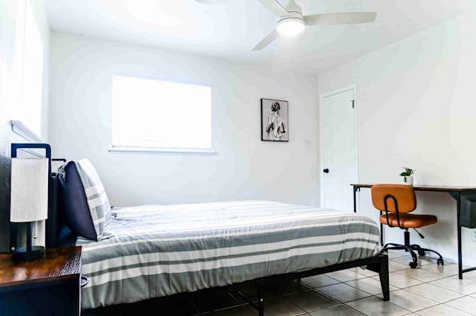 Gal's room