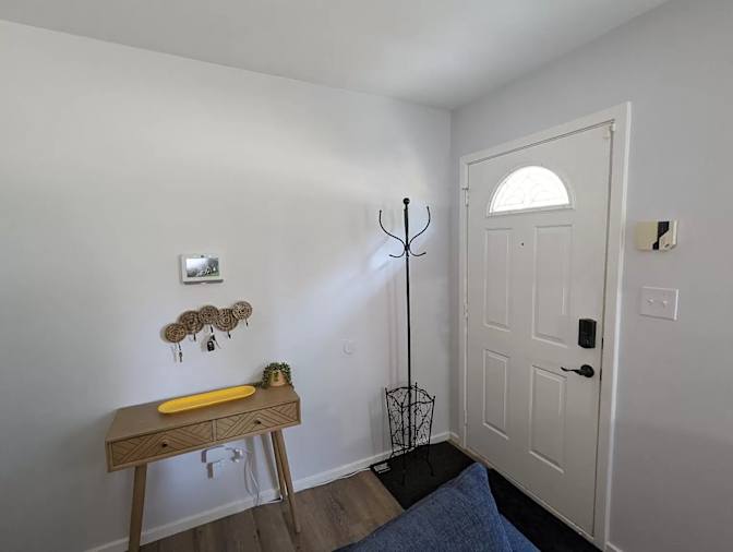 Alcove Rooms's room