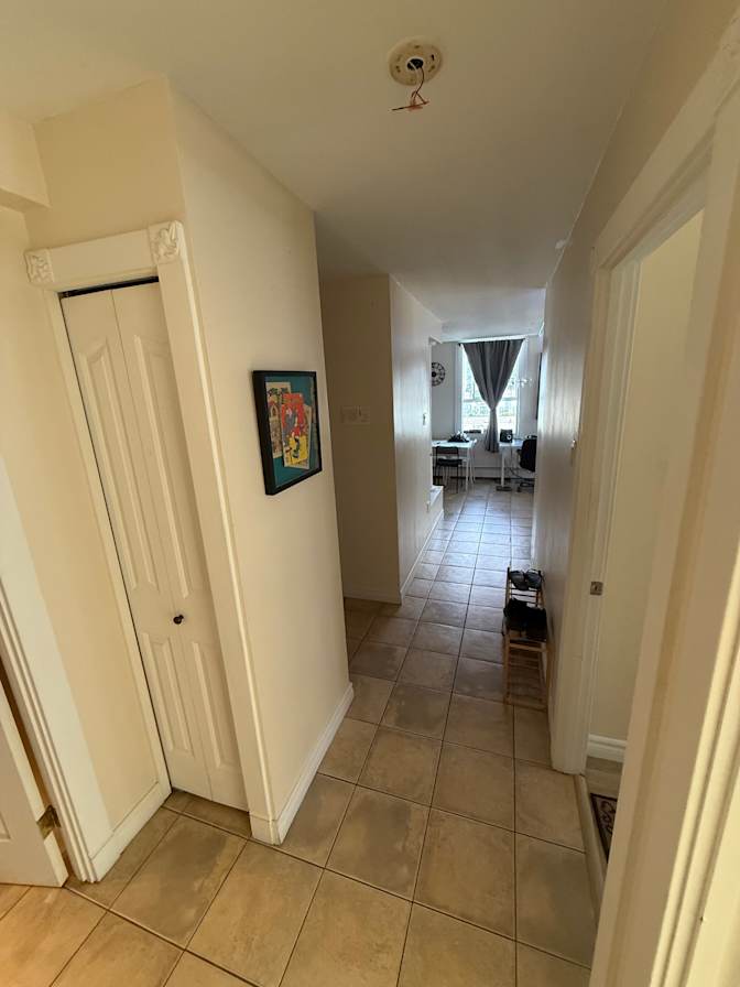 Deval's room