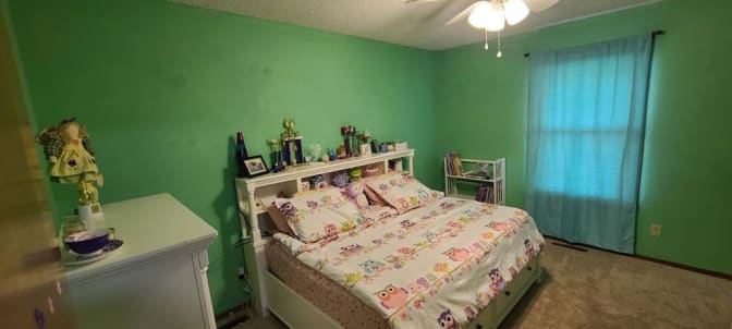 LINDA's room