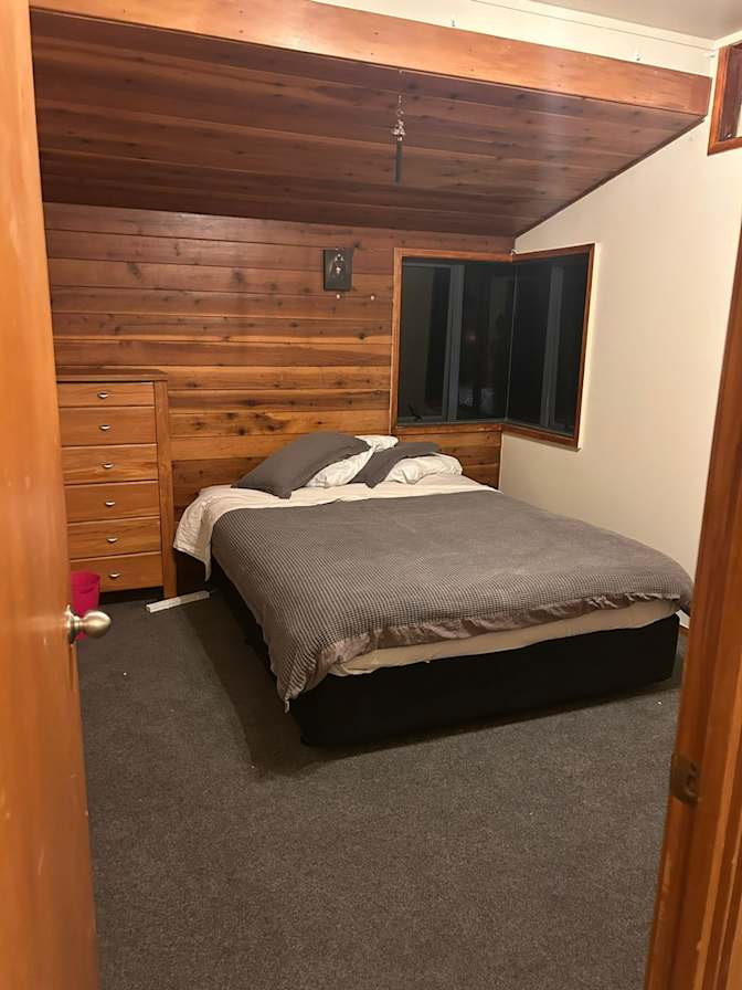 E's room