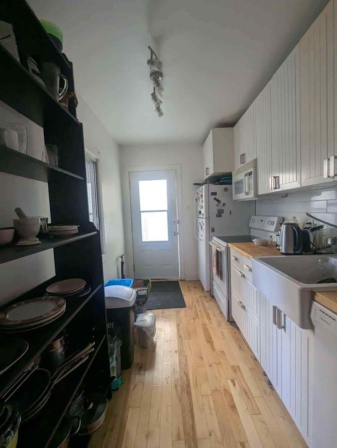 darius klassen's room