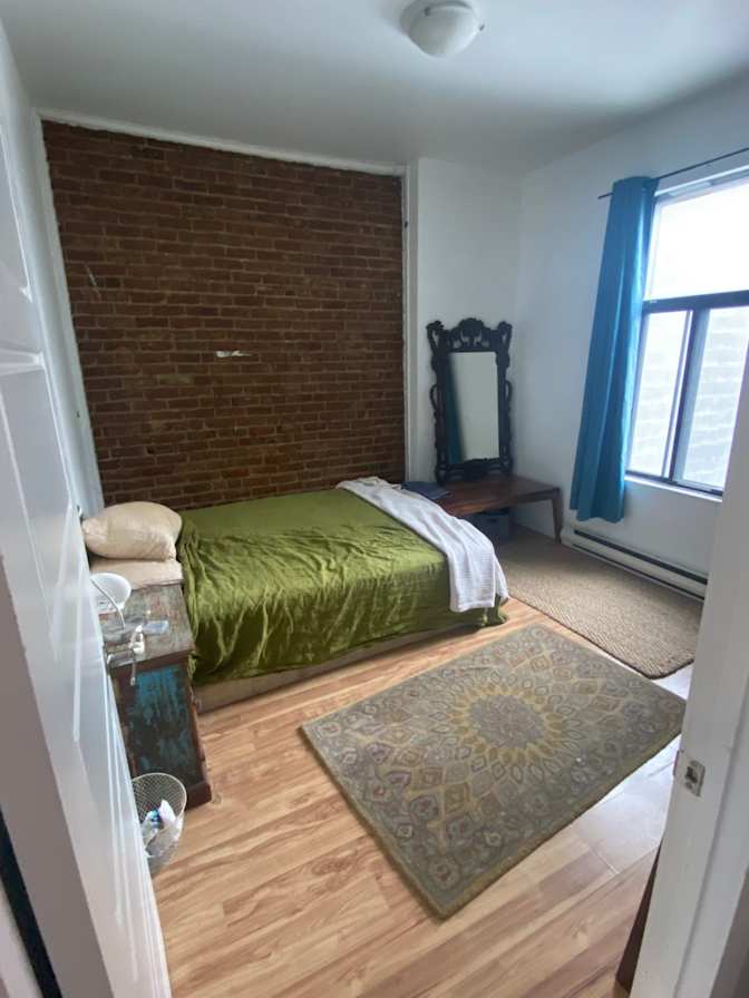 Carlos's room