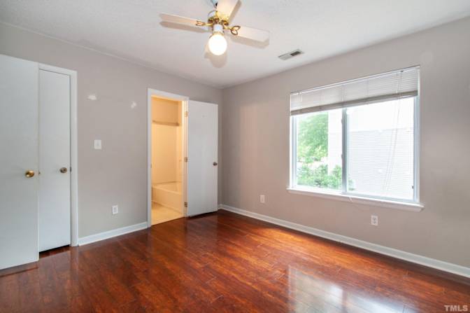 Alcove Rooms's room
