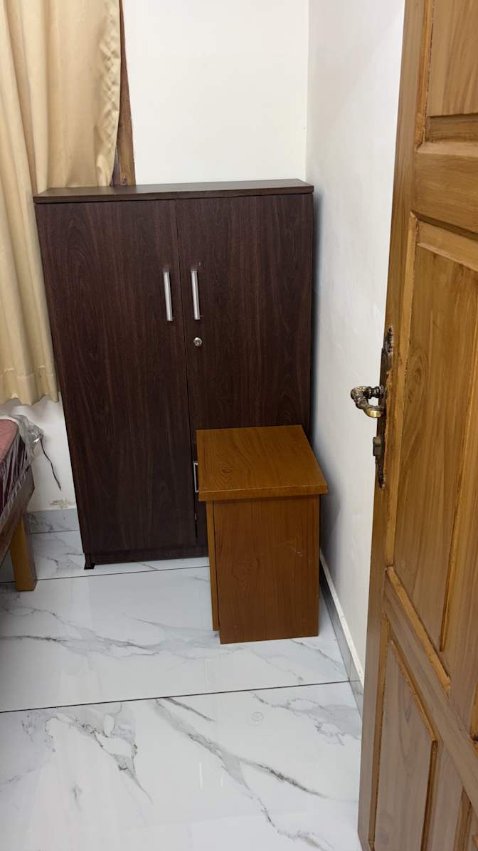Tom's room