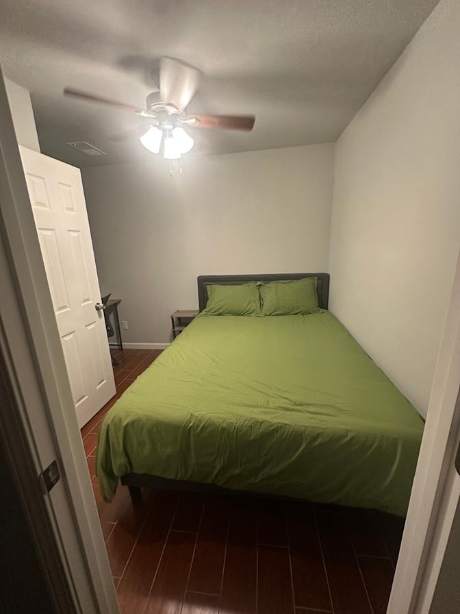 Lambert Guo's room