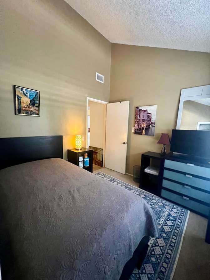 Roberto's room