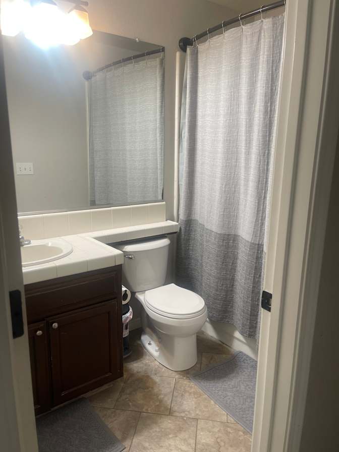 Quiet Furnished Room in NW Fresno's room