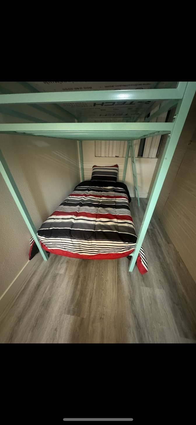 Zahra's room
