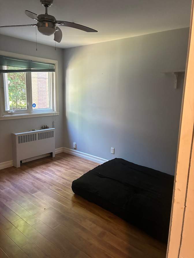 Moe's room