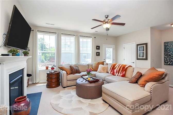Alcove Rooms's room