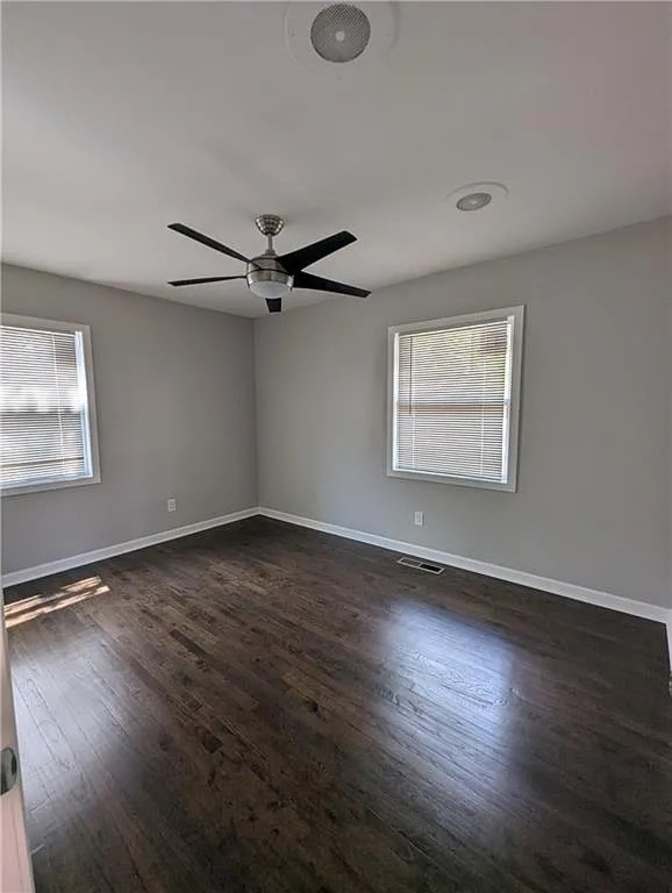 Alcove Rooms's room