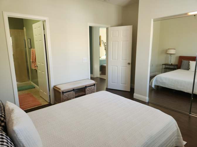 MonicaLee's room