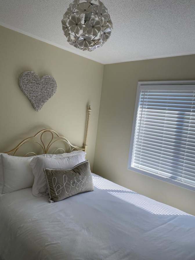 Dee's room