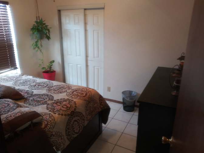 Andres's room