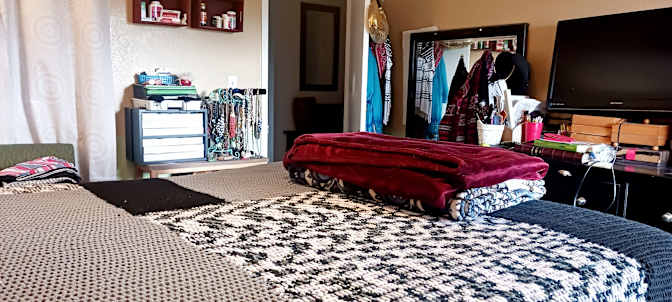 Cris Mendozahowell's room