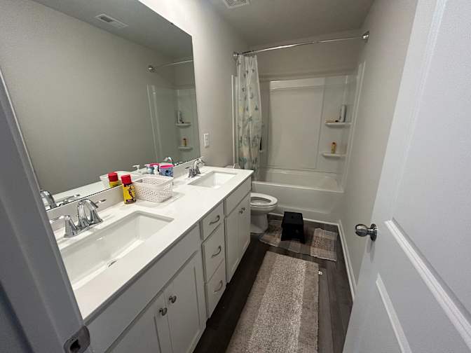Alcove Rooms's room